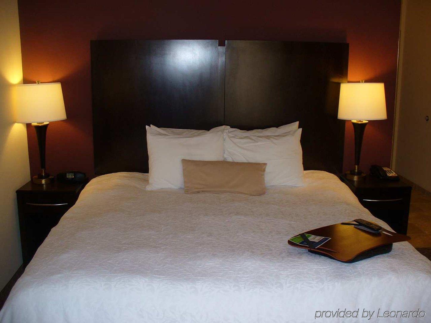 Hampton Inn & Suites Enid Номер фото
