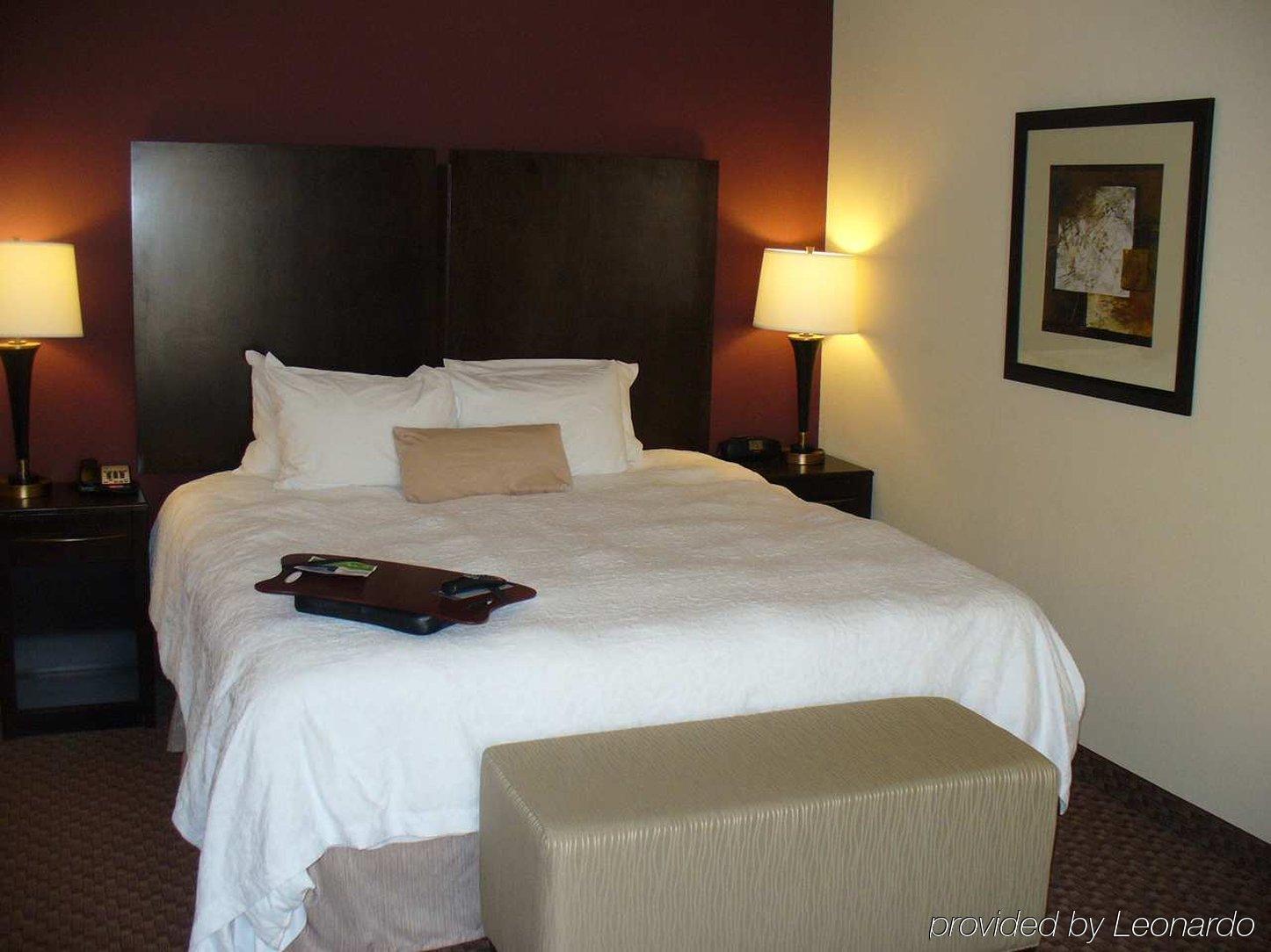 Hampton Inn & Suites Enid Номер фото