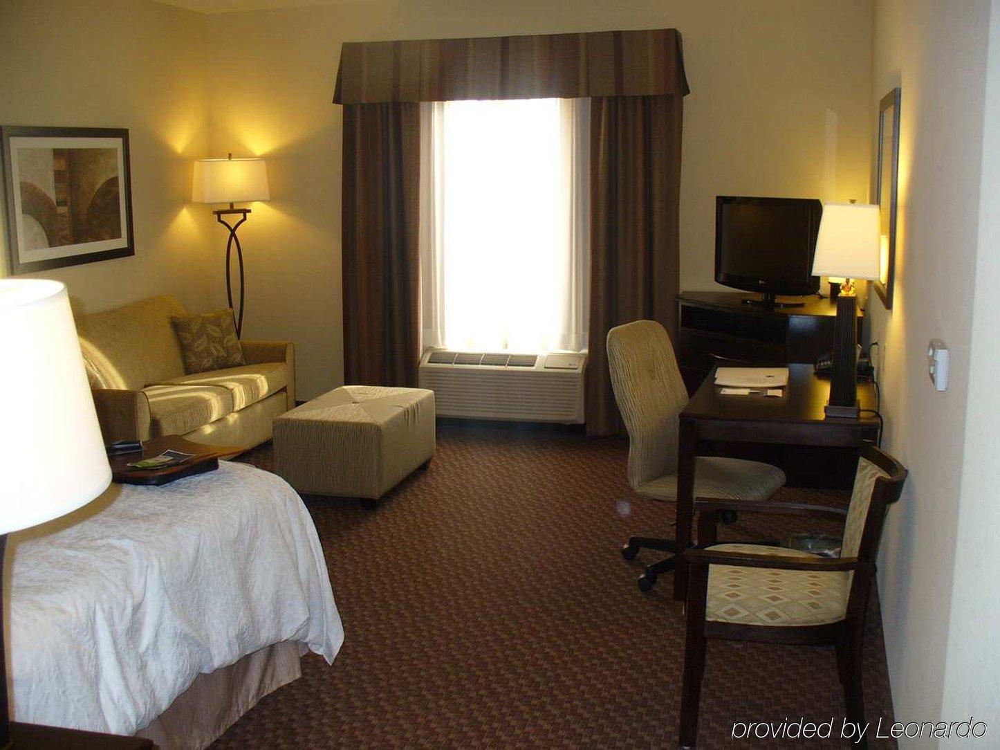Hampton Inn & Suites Enid Номер фото